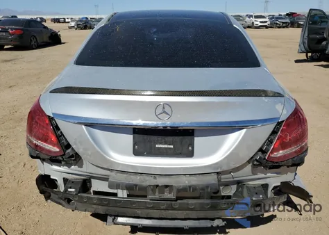 2015 Mercedes-Benz C 300 4Matic из США, поврежденный, VIN 55SWF4KBXFU015564